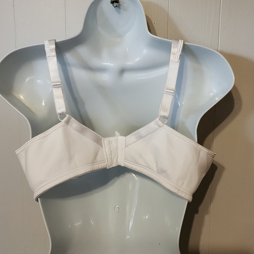 Playtex 40B Bra 18 Hour Wireless Bra Full Coverage Back Smoothing White - Picture 2 of 4